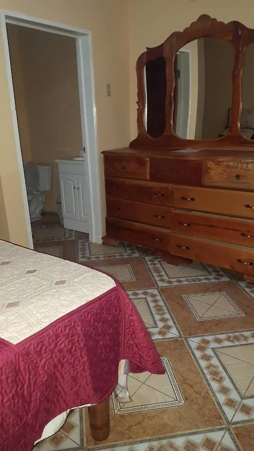 Guest house Bev'S Rosevilla Montego Bay