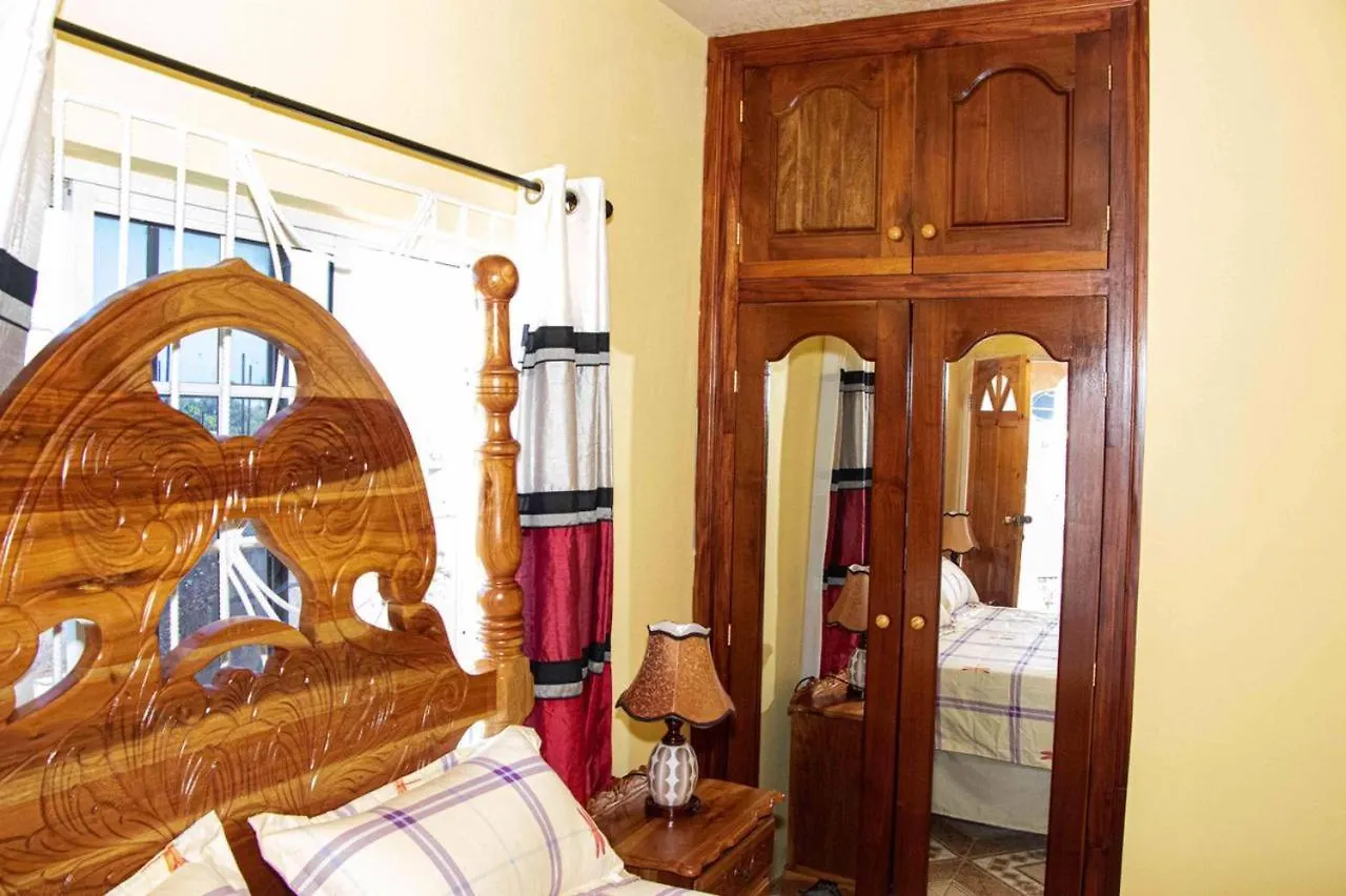 Bev'S Rosevilla Montego Bay