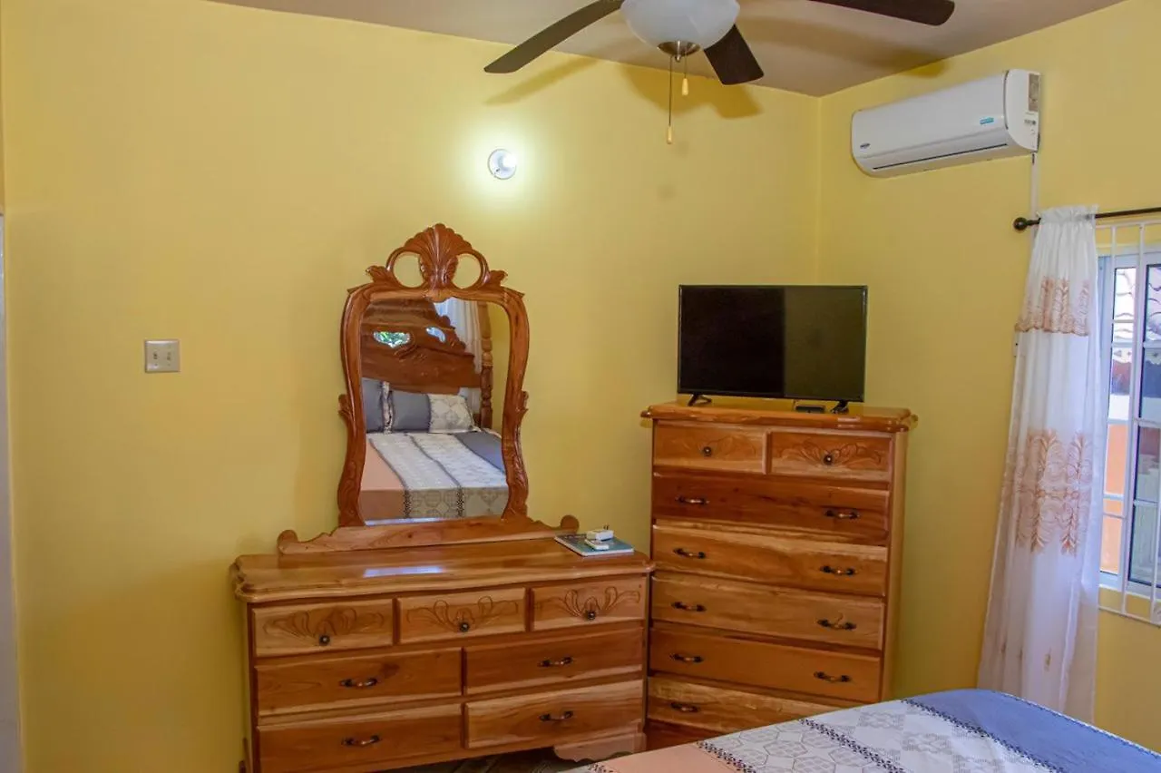 Bev'S Rosevilla Montego Bay