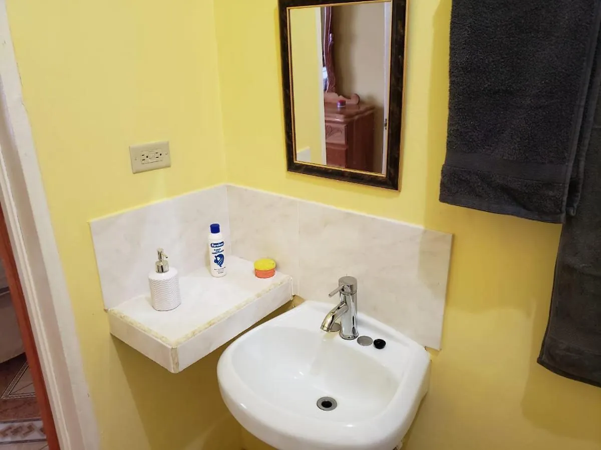 Bev'S Rosevilla Montego Bay Guest house