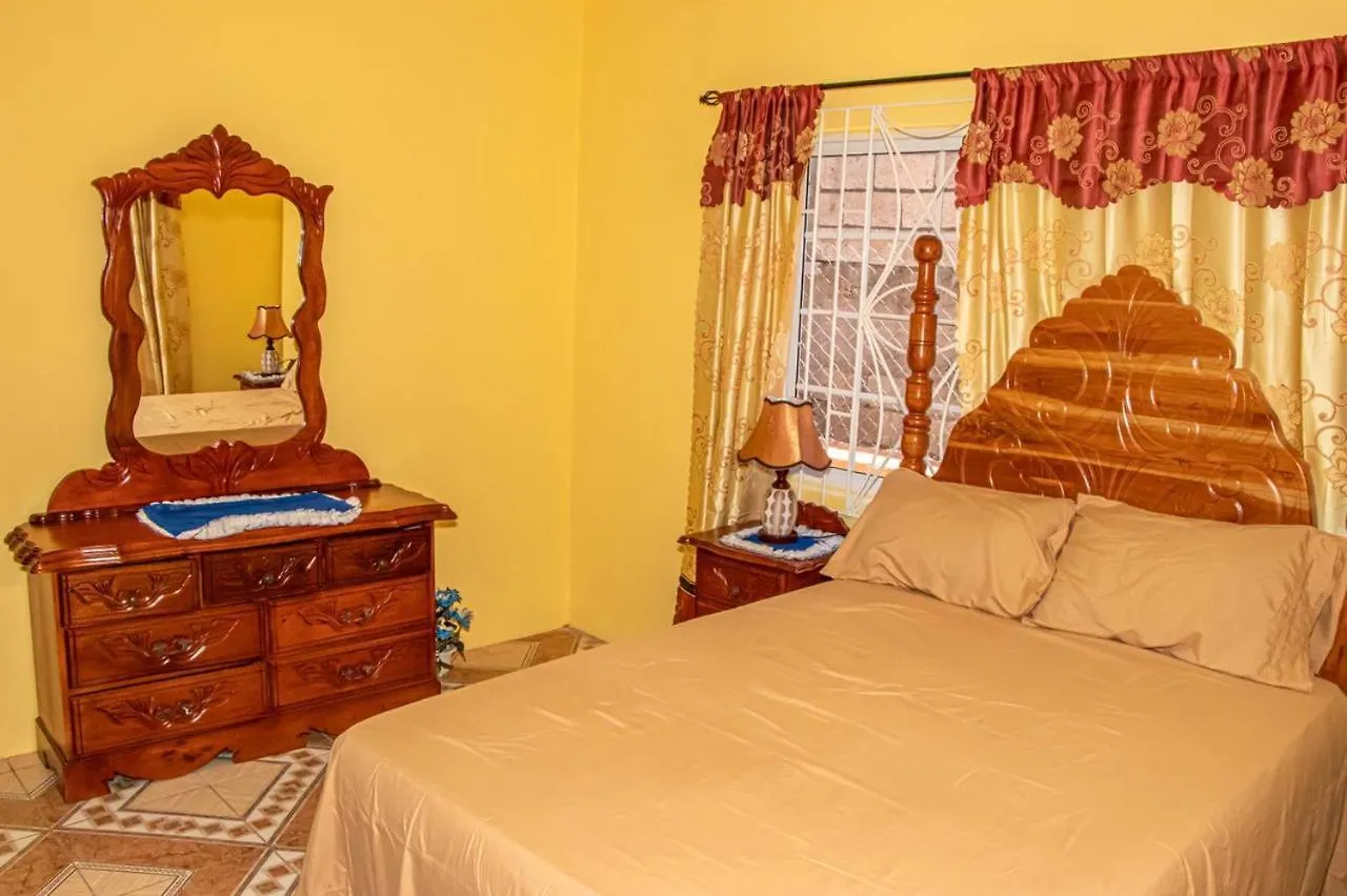 Bev'S Rosevilla Montego Bay